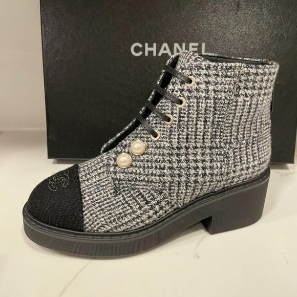 CHANEL 20B Tweed Fabric Cap Toe Pearl Lace Up Ankle Bootie Boots Shoes - Picture 1 of 13